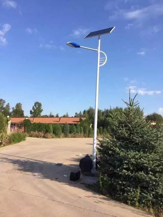 6米特價太陽能路燈01
